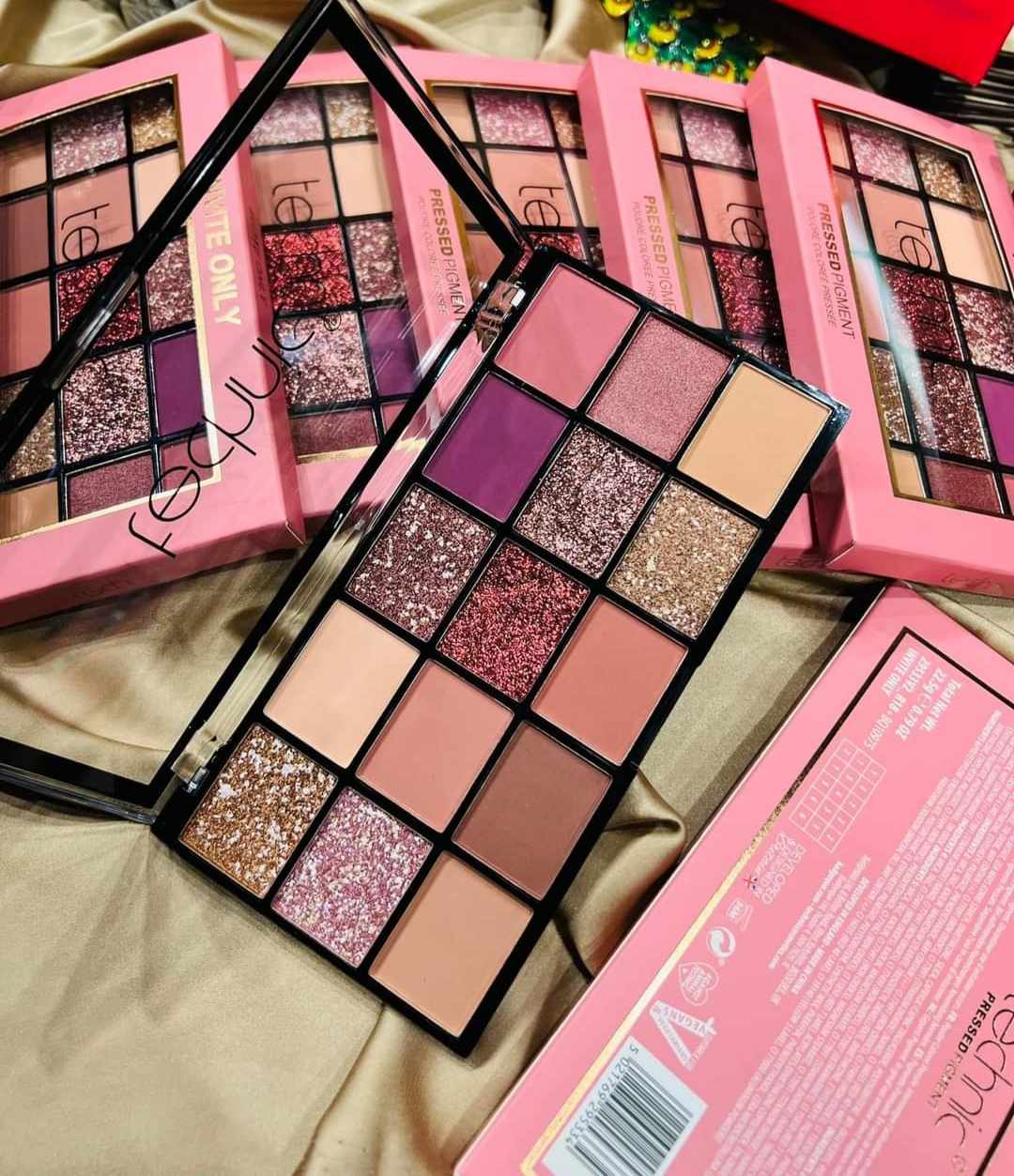 technic invite only eyeshadow palette - Image 1