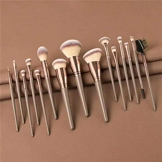 Mangee 15 pieces brush set - Image 1