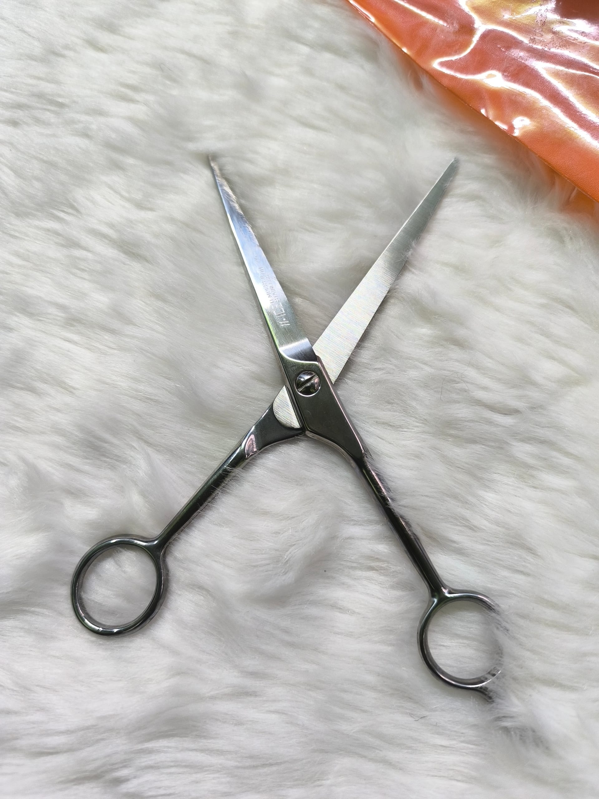 Professional Hair Cutting Scissors - Image 1